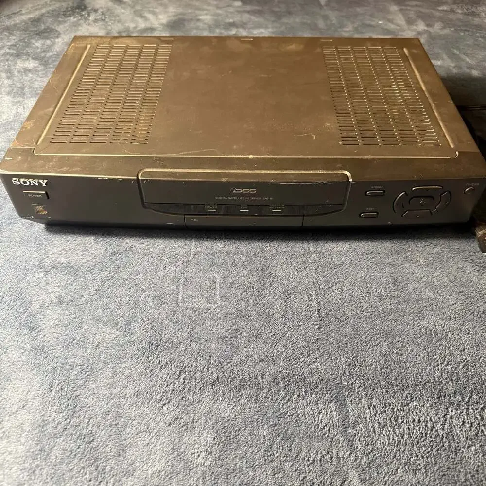 Sony Digital Satellite Receiver SAT-B1 DSS
